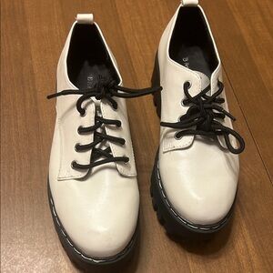 BAMBOO White and Black Lace-Up Shoes